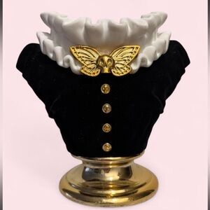 Bath & Body Works 2021 Halloween Pedestal
Madame 3-Wick Candle Holder